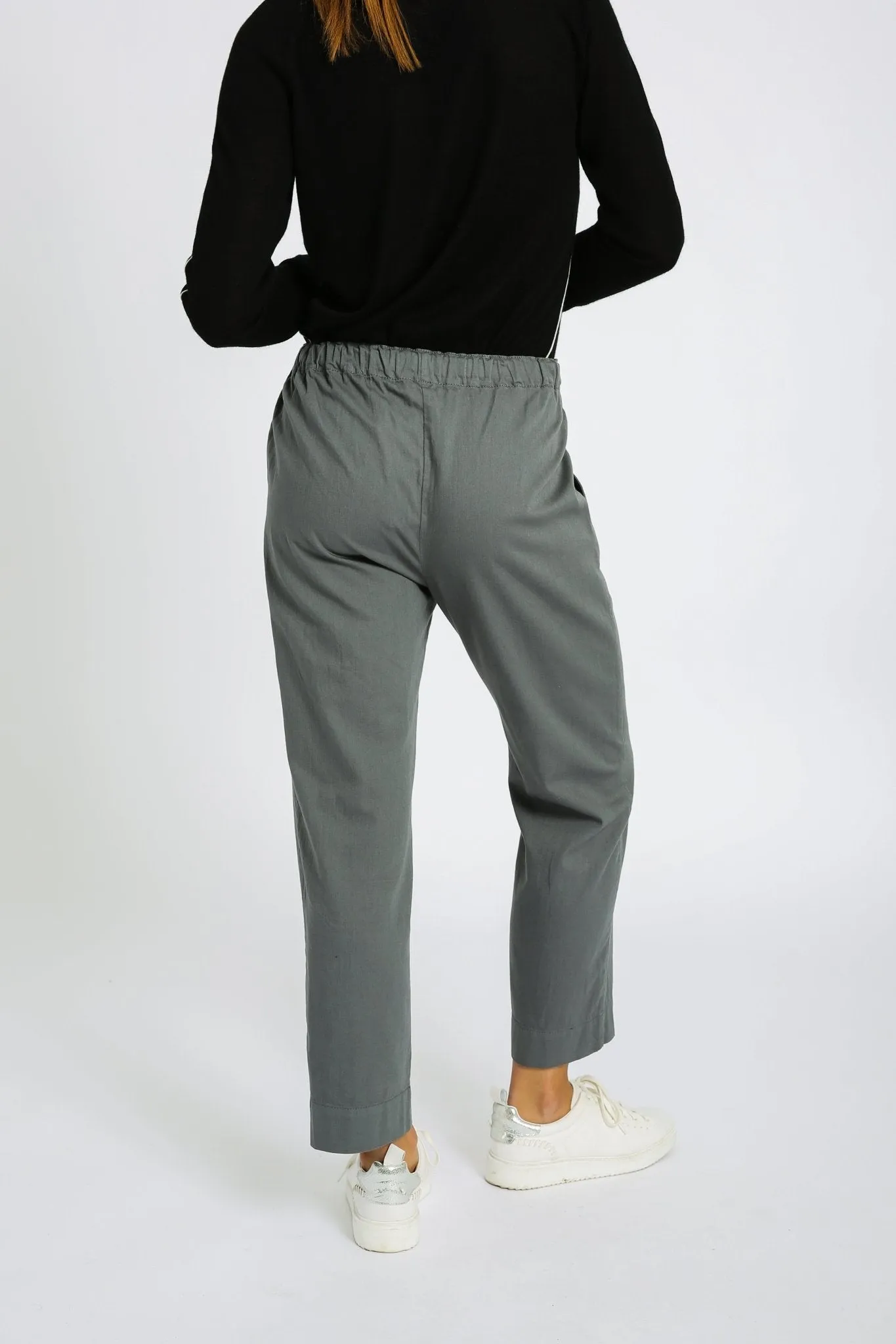 PRESLEY SLIMMING TAPERED LEG PULL-ON PANT IN ITALIAN GARMENT-DYED COTTON